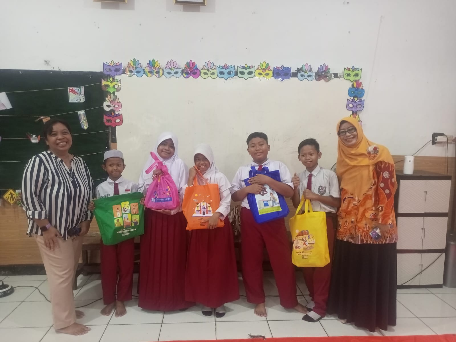 Wisata LiterAsyik Ke SDN Cipinang Muara 12